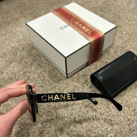 CHANEL Square Sunglasses - Black with Logo - Picture 4 of 11